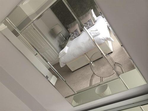 One-Bedroom Apartment with Garden View